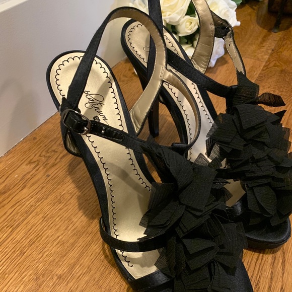 Platinum BP Heels - Picture 15 of 16